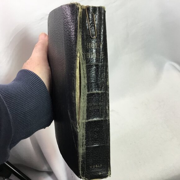 Holy Bible World 1945 KJV Red Letter Genuine Leather Concordance Thumb Indexed - Picture 1 of 16